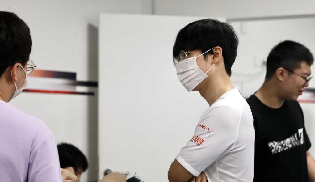 DK力克BLG，Kanavi极限生还后反打激烈交锋全球总决赛，让粉丝疯狂欢呼