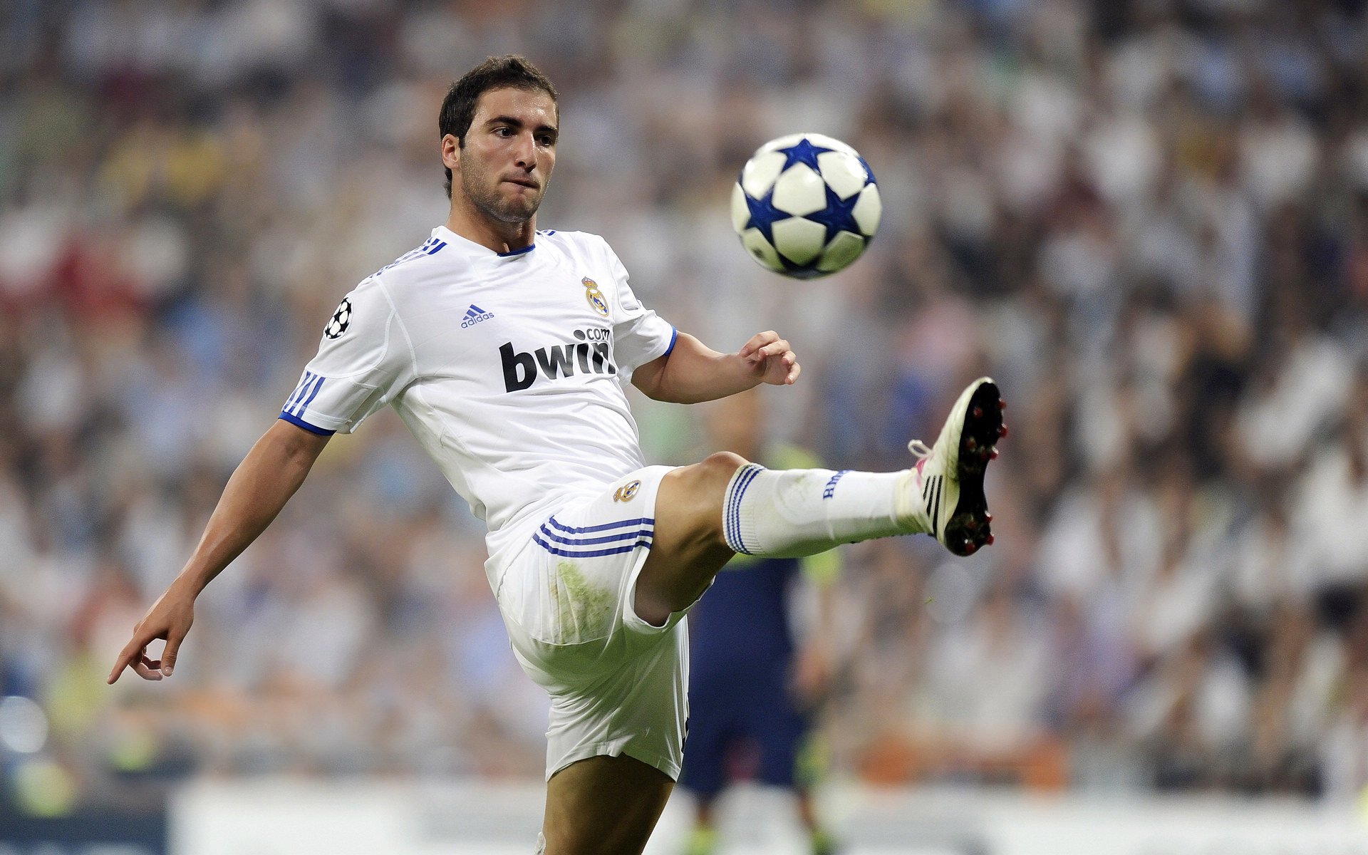 开云体育平台APP-总决赛之夜的三笘薰启示录，当足球场上的无解突破撞见篮球终极舞台