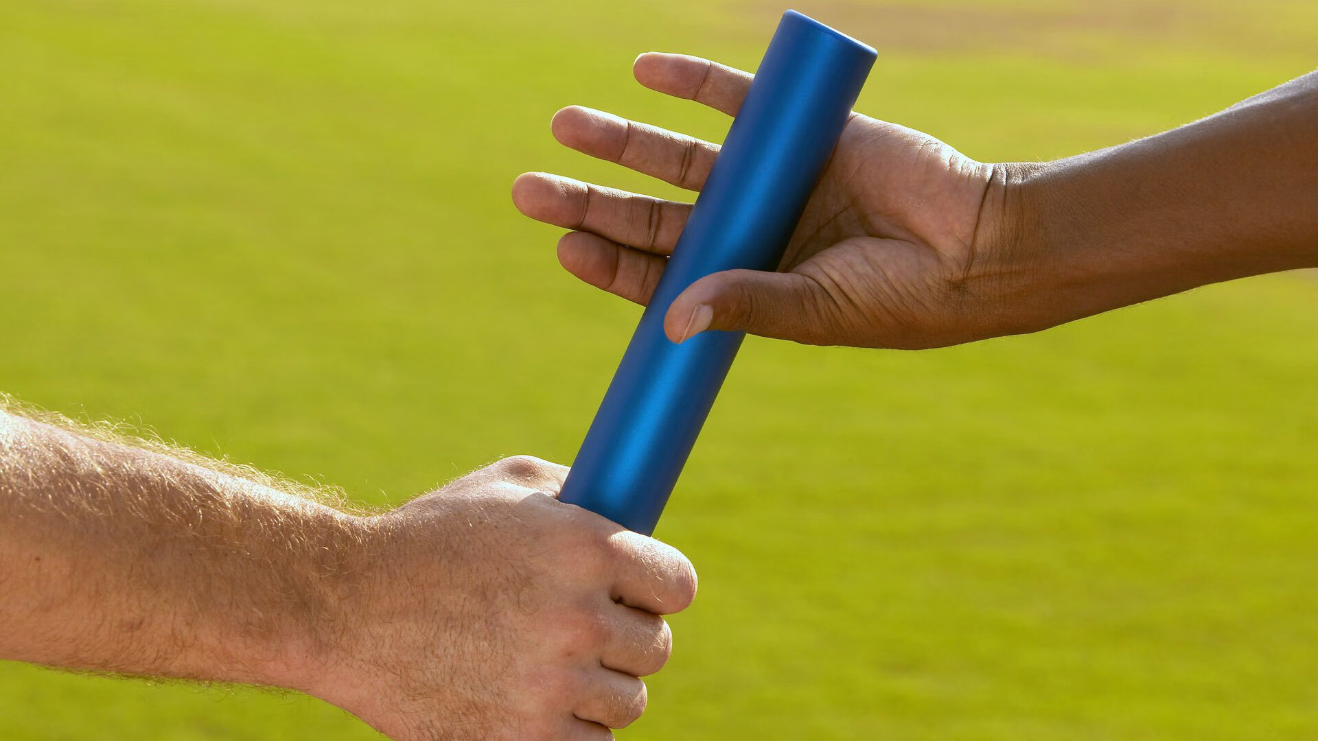 当詹姆斯用老将智慧险胜锡安,恩比德在欧冠赛场的降维打击正书写新时代叙事